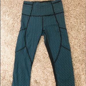 Lululemon NWOT mesh Capri legging